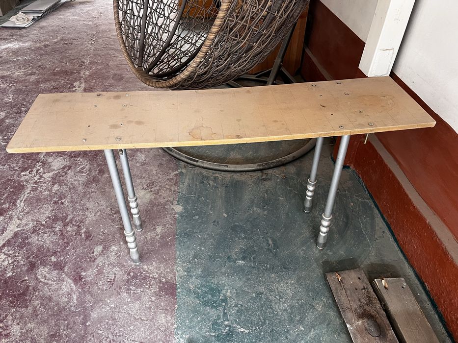 Отдам даром столик и полку