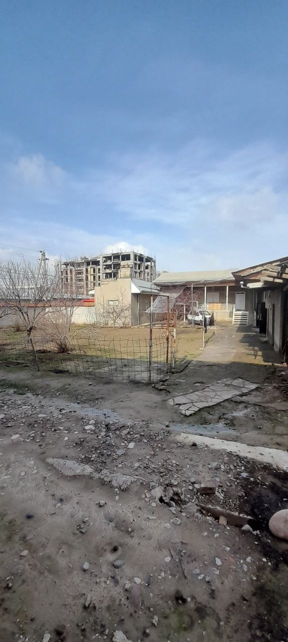 Uy sotiladi uchastka
