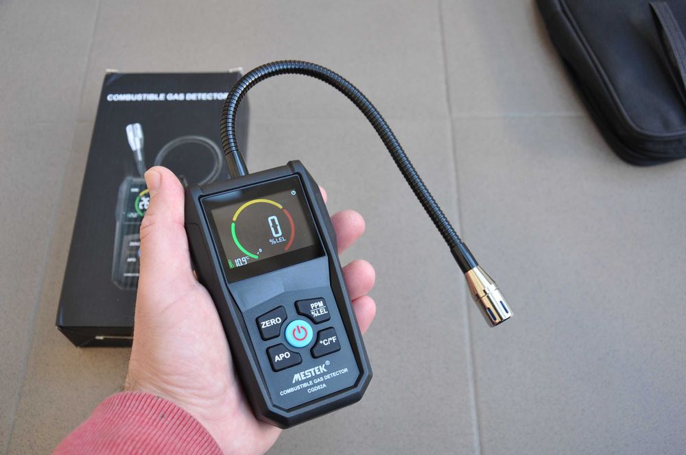 Detector profesional portabil de gaz, cu ecran color, senzor instant