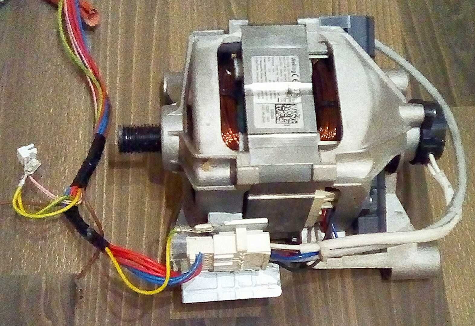 Продавам работещи резервни части за пералня Индезит BWSA 61251 W EE N