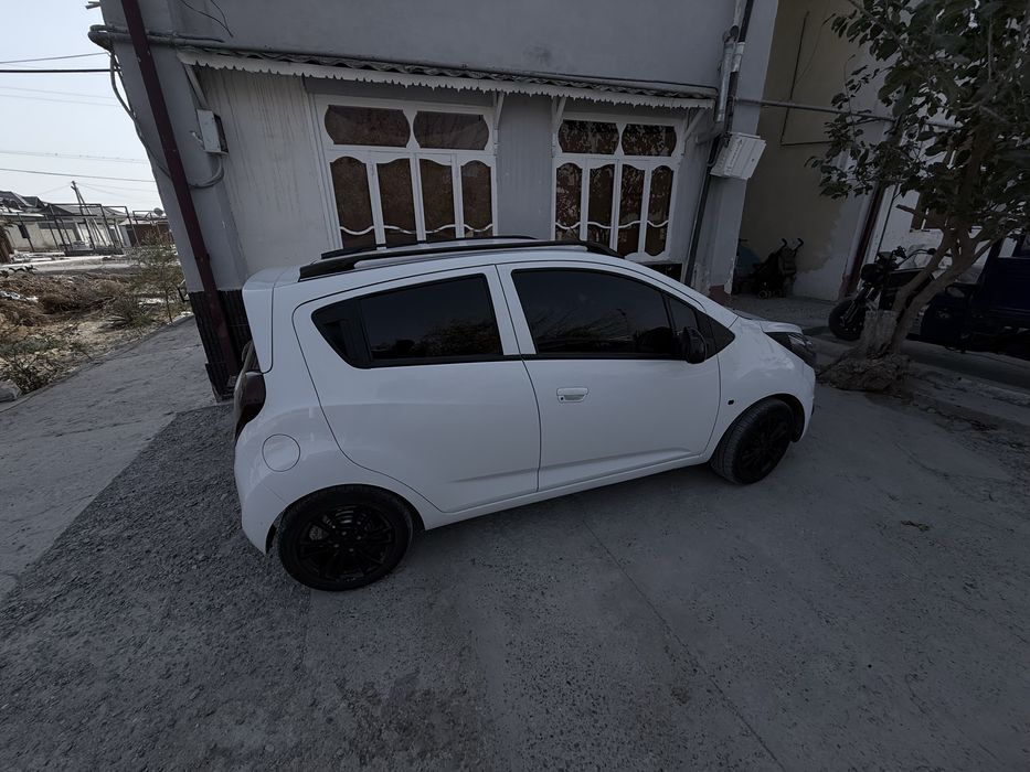 Spark navarot qilingan tanirofka ruxsatnoma ideal