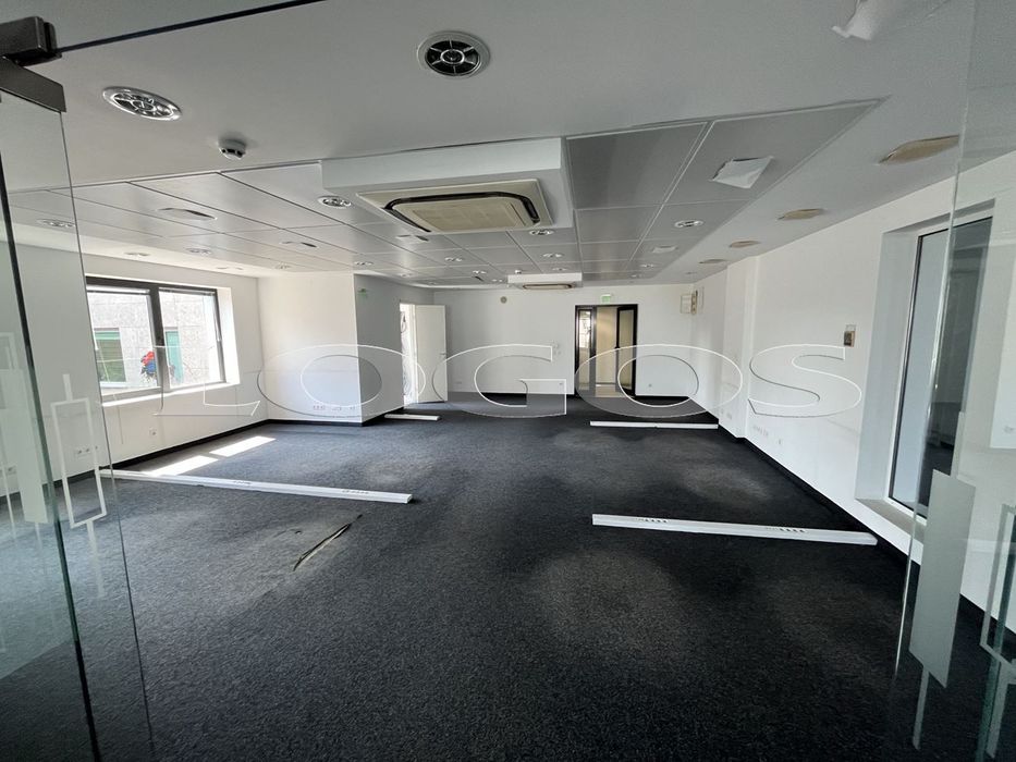 Дава се под наем Офис в Варна, Общината - 500 кв.м за 7500 € - Снимка #4