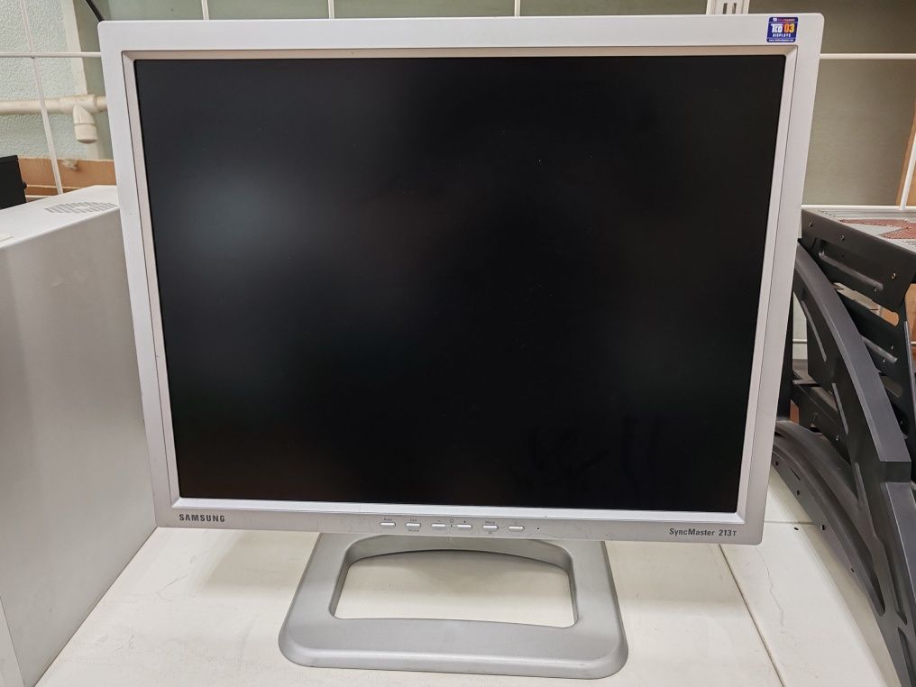 Монитор жидкокристаллический LCD