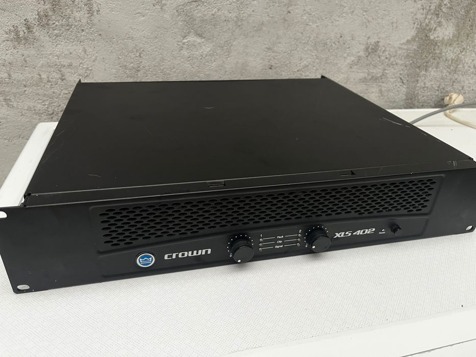 Crown XLS 402 amplificator