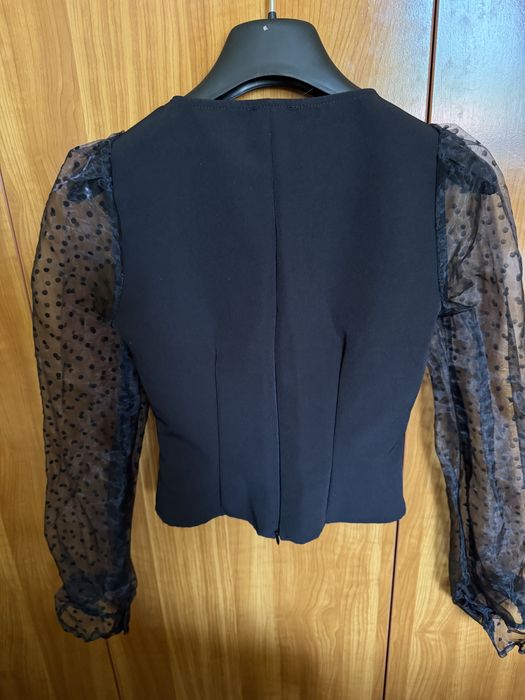 Top cu maneci din organza