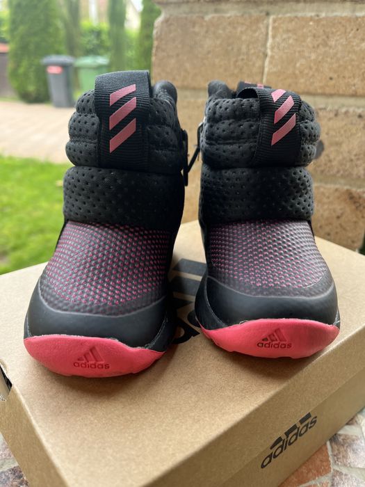 Vând cizmulie fetite Adidas marimea 21