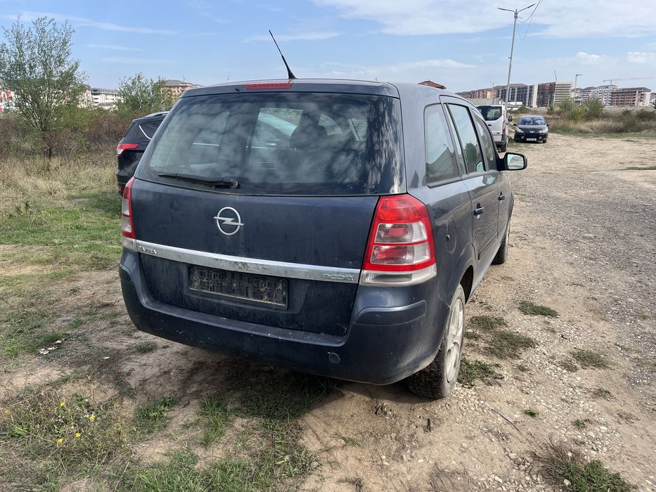 Dezmembrez Opel Zafira B 1.7 diesel 2006-2010