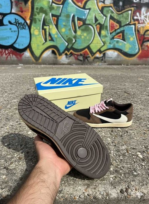 Adidasi Nike Jordan 1 Low Travis Scott - Marimi 36-45 - Produs Premium