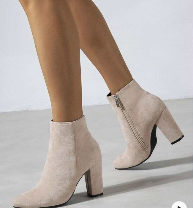 Бежови боти с дебел ток