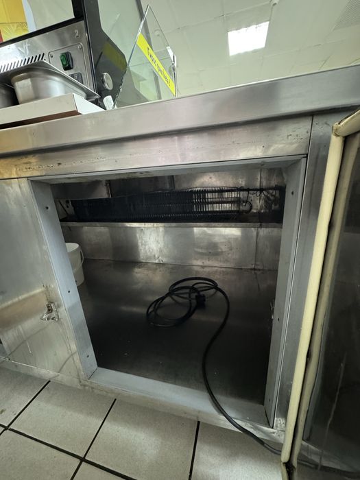 Хладилна витрина и бен мари