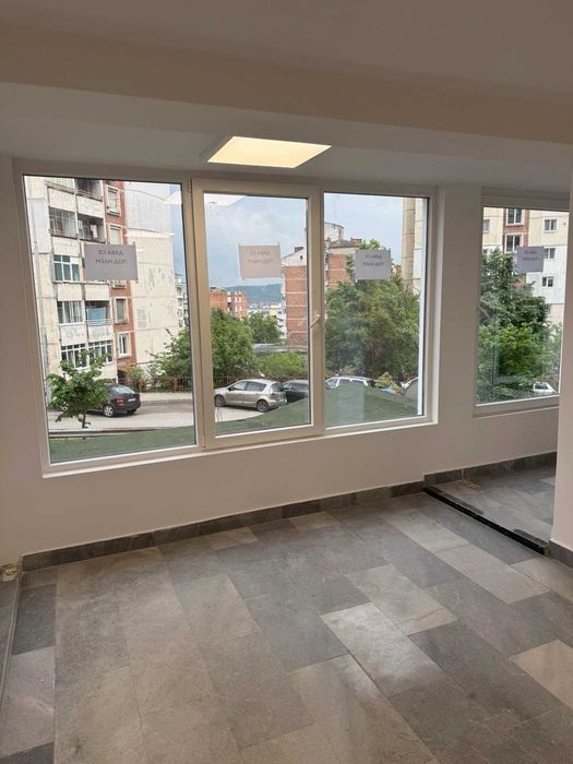 Дава се под наем Магазин в Велико Търново, Център - 45 кв.м за 178.5 € - Снимка #1