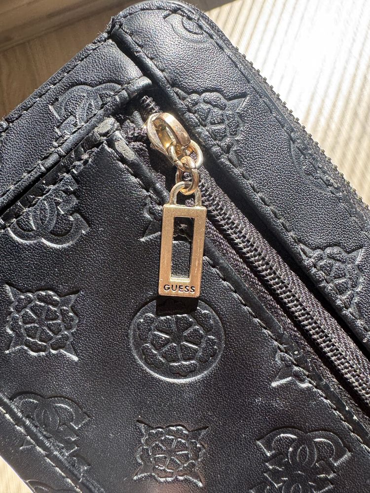 Дамско портмоне Guess