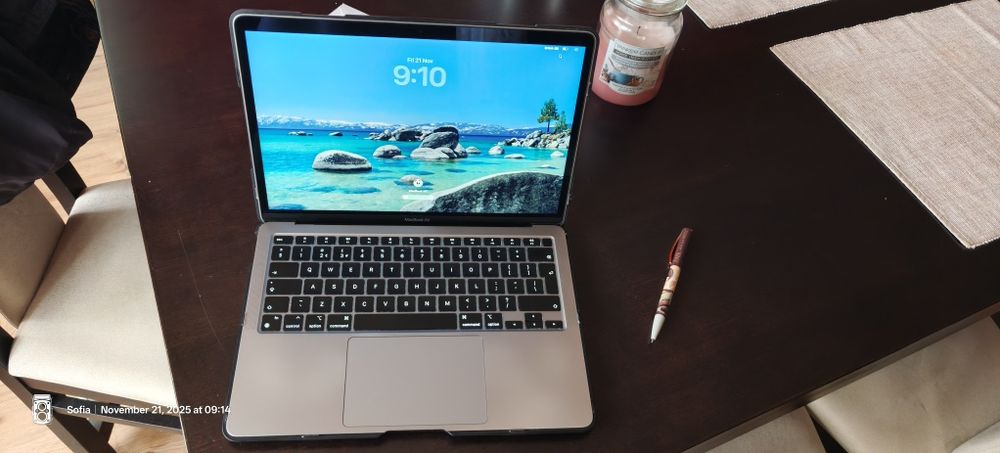 MacBook Air 13" M1 (2020) - Space Grey, 8GB RAM, 256GB SSD