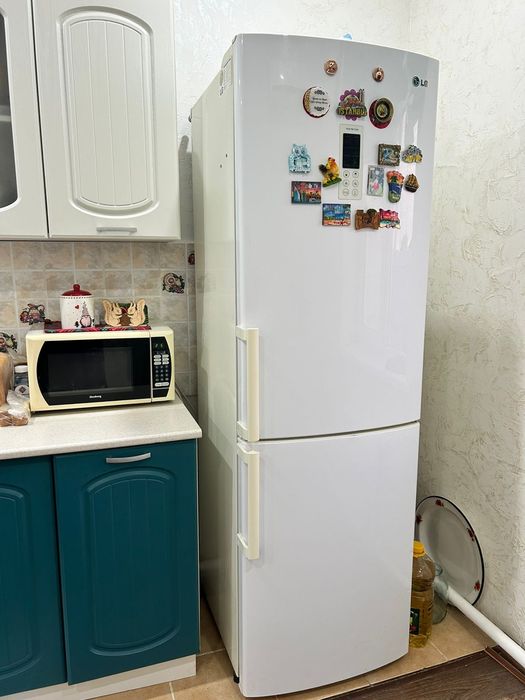 Продам рабочий холодильник LG,