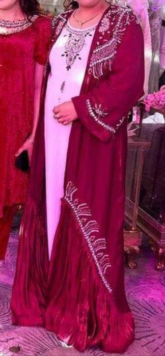 Abaya va vechirni kuylak sotiladi
