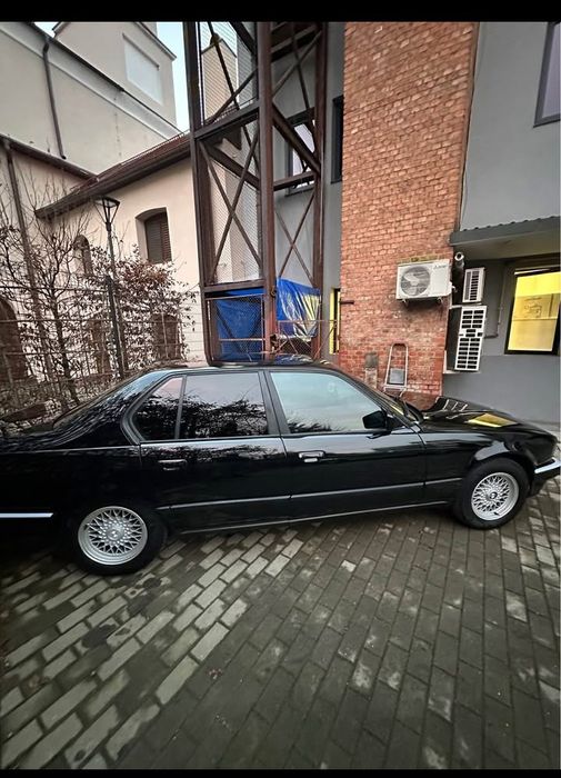 BMW E32 730i 1988