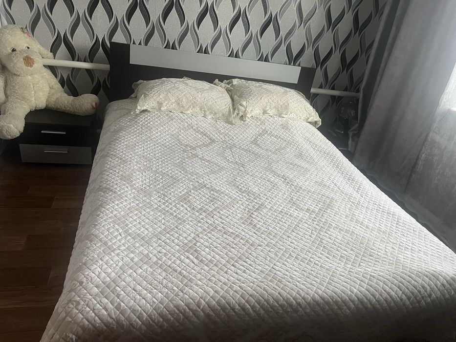 Продам спальный гарнитур