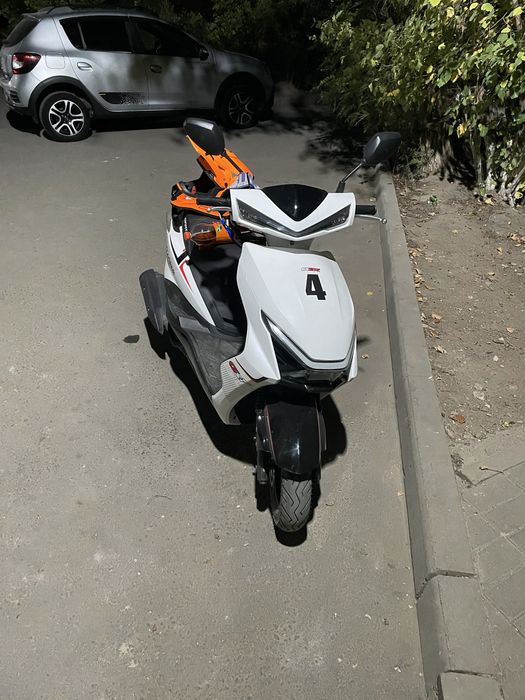 Продам скутер 150 кубов