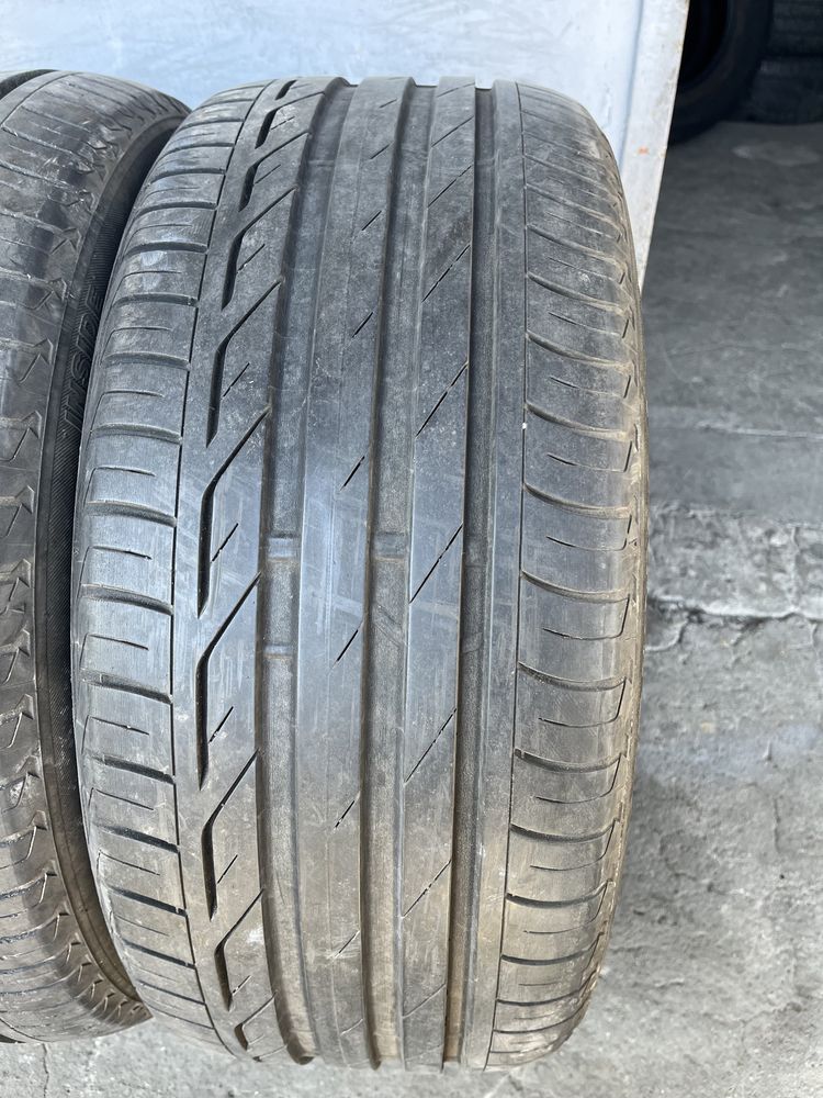 2 бр. летни гуми 235/45/17 Bridgestone 6 mm DOT 2815