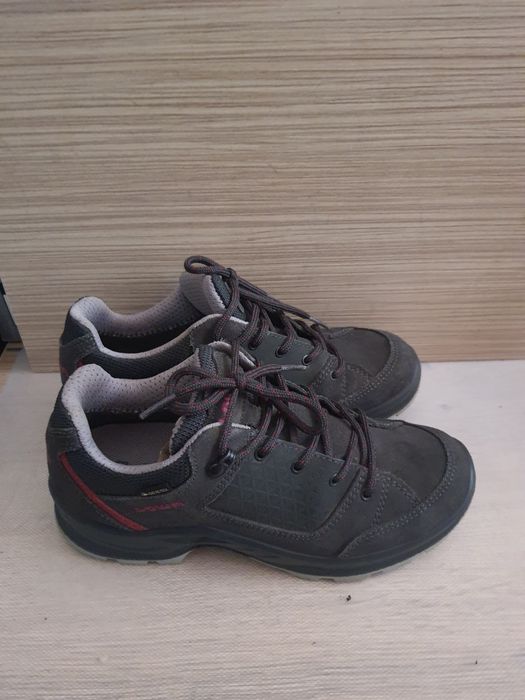 Lowa Goretex marimea 37