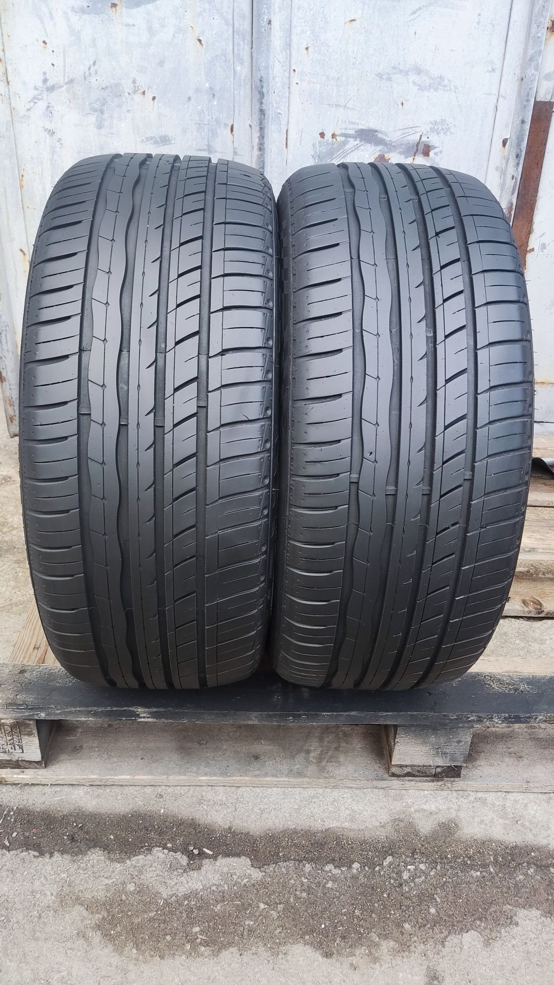2бр. летни гуми 215/50/17 RoadX, дот23
dot23
7+mm
Добро състояние на г