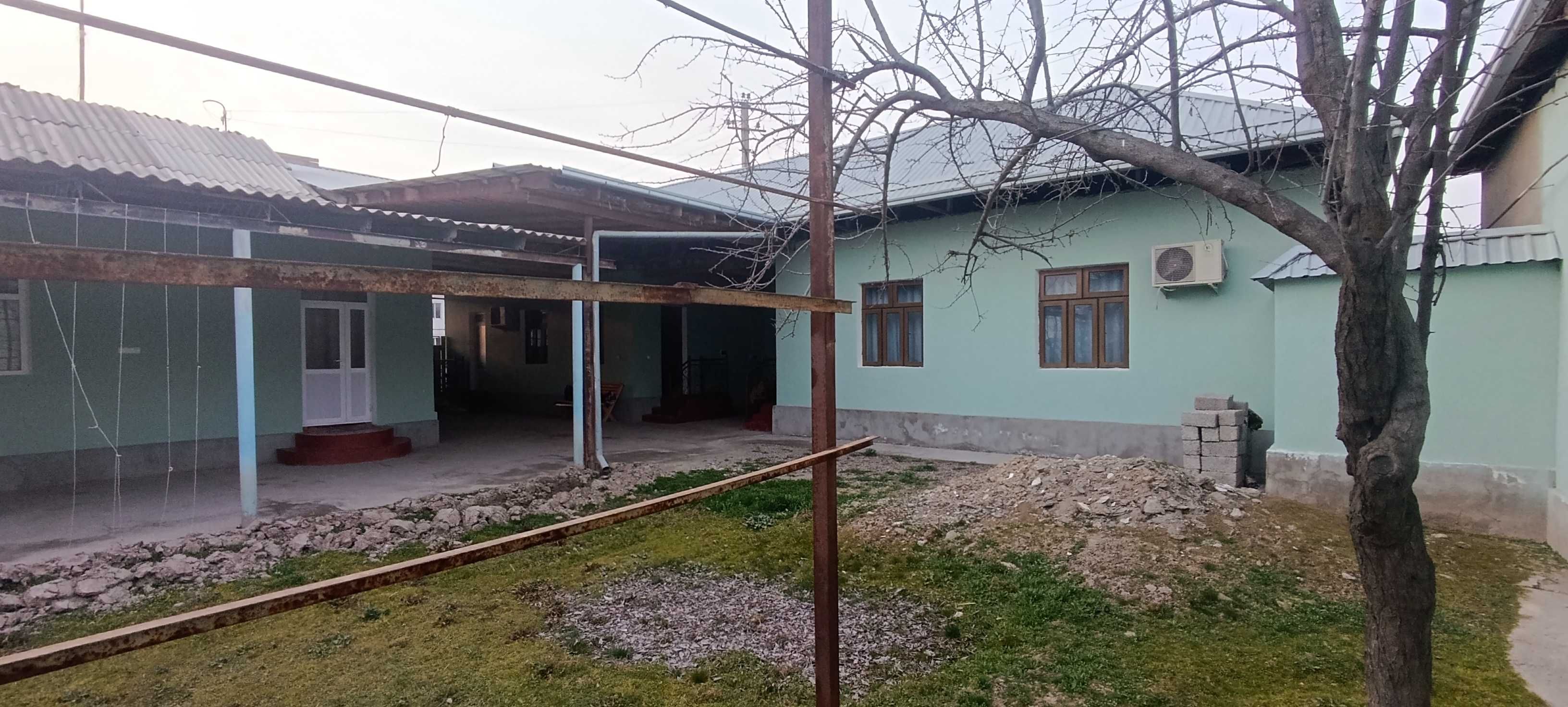 Uy hovli sotiladi