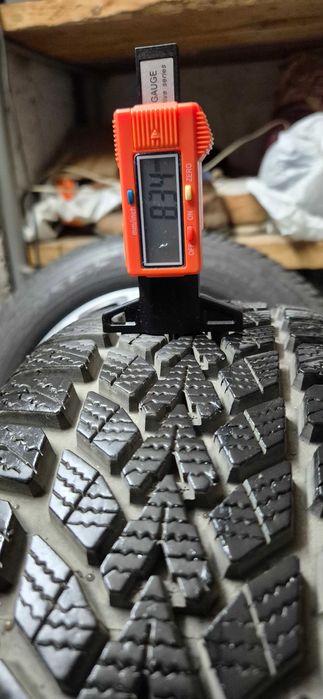 Зимни гуми 4 броя  с железни джанти audi в добро състояние.195/65/15