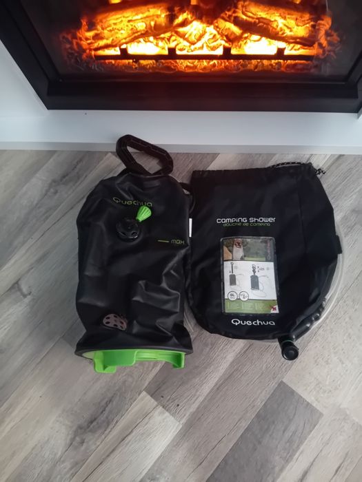 Vând dus solar cu presiune 8 Litri - nou, marca Quechua, Decathlon