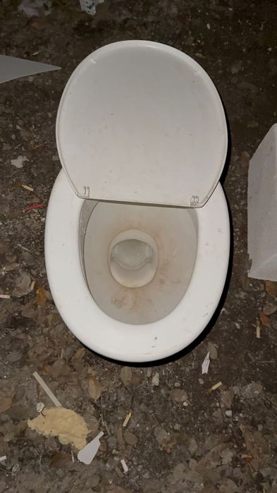 Унитаз 5.000 в хорошем состоянии