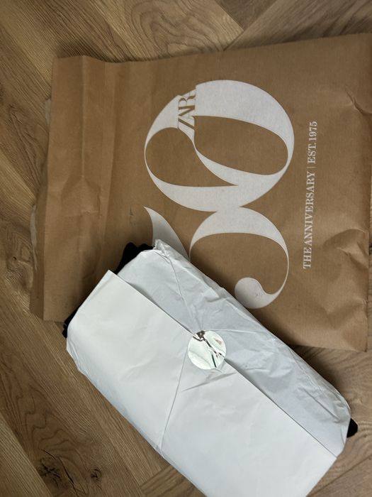 Черна поличка ZARA