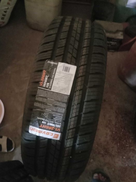 Продам авто шины на внедорожник