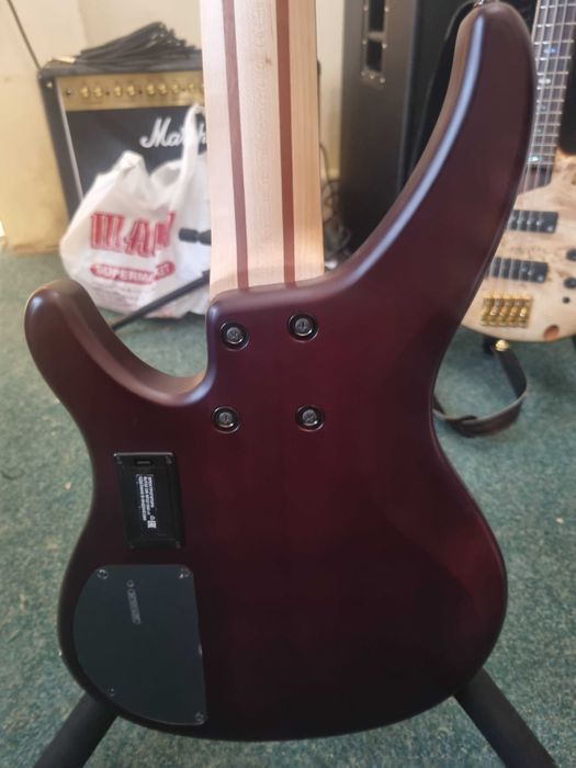 Chitara bass Yamaha + Cub bass Black Star U 500