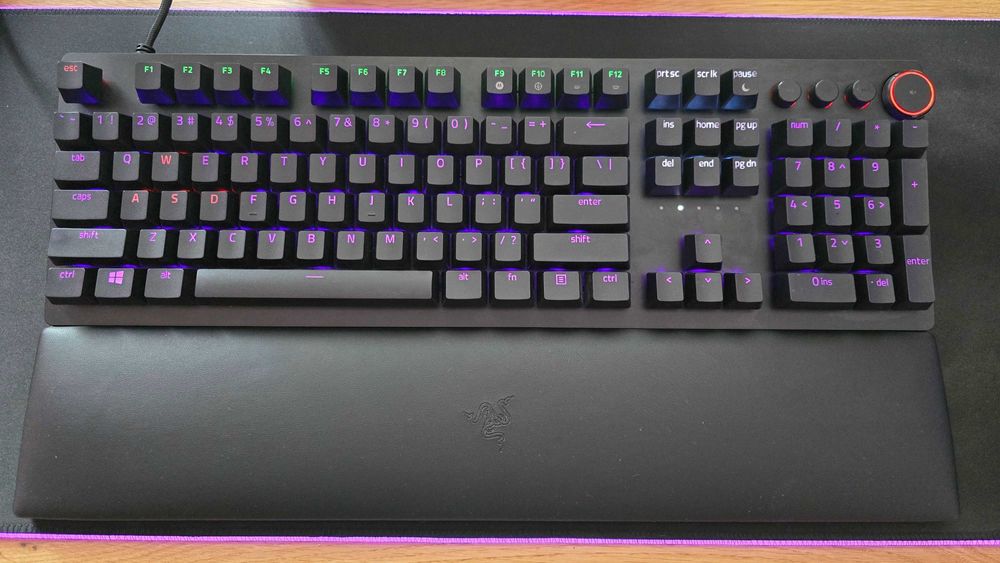 Razer Huntsman V2 – Red Switch, RGB – Механична клавиатура