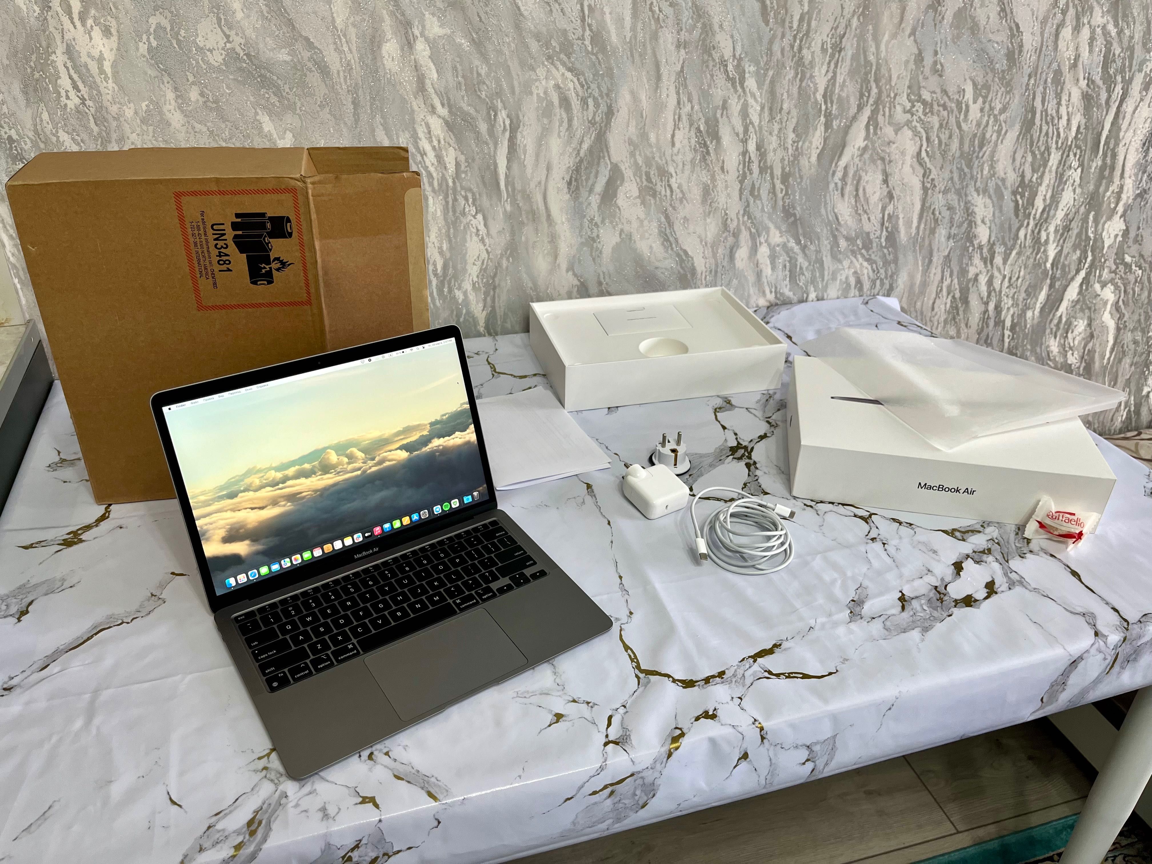 MacBook Air 13" Apple M1 | 8/256 | Серый космос, 97%