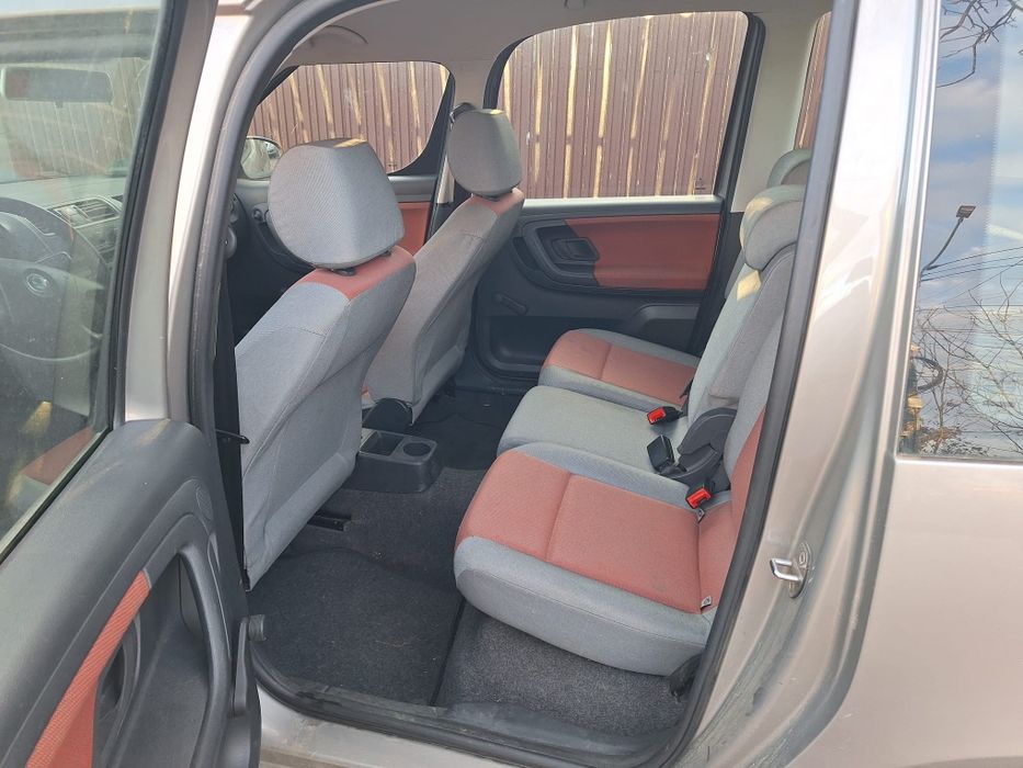 Vând skoda roomster