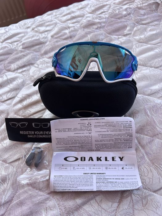 Слънчеви очила Oakley Jawbreaker.