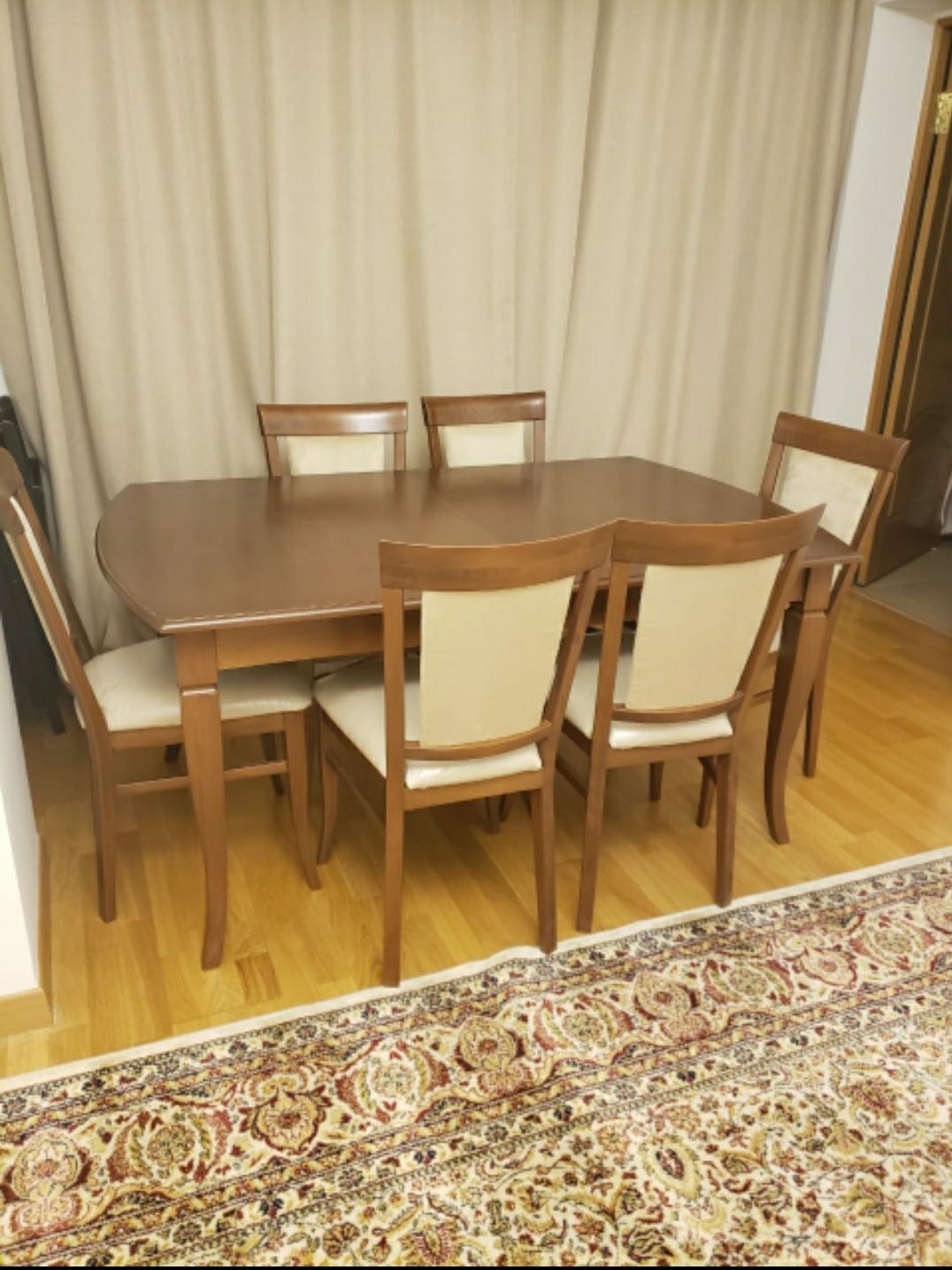Комплект:Стол из массива и 6 стульев