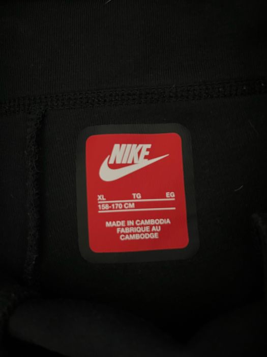 Pantaloni nike tech