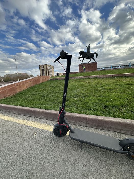 Электросамокат XIAOMI 4LITE, заряд держит отлично