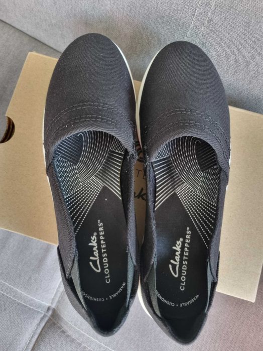 Нови обувки Clarks