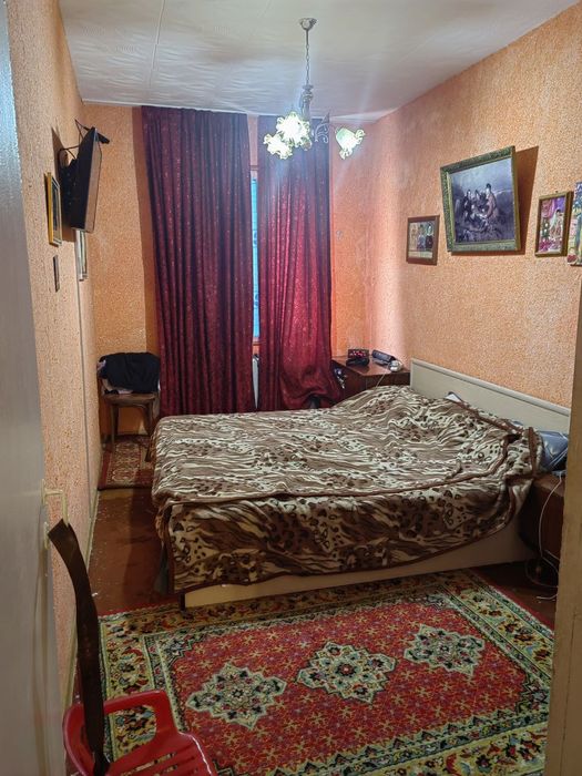 Продаю квартиру Яшнабадский р-он Авиасозлар-1.  3-ком 4-этаж 4-этажном