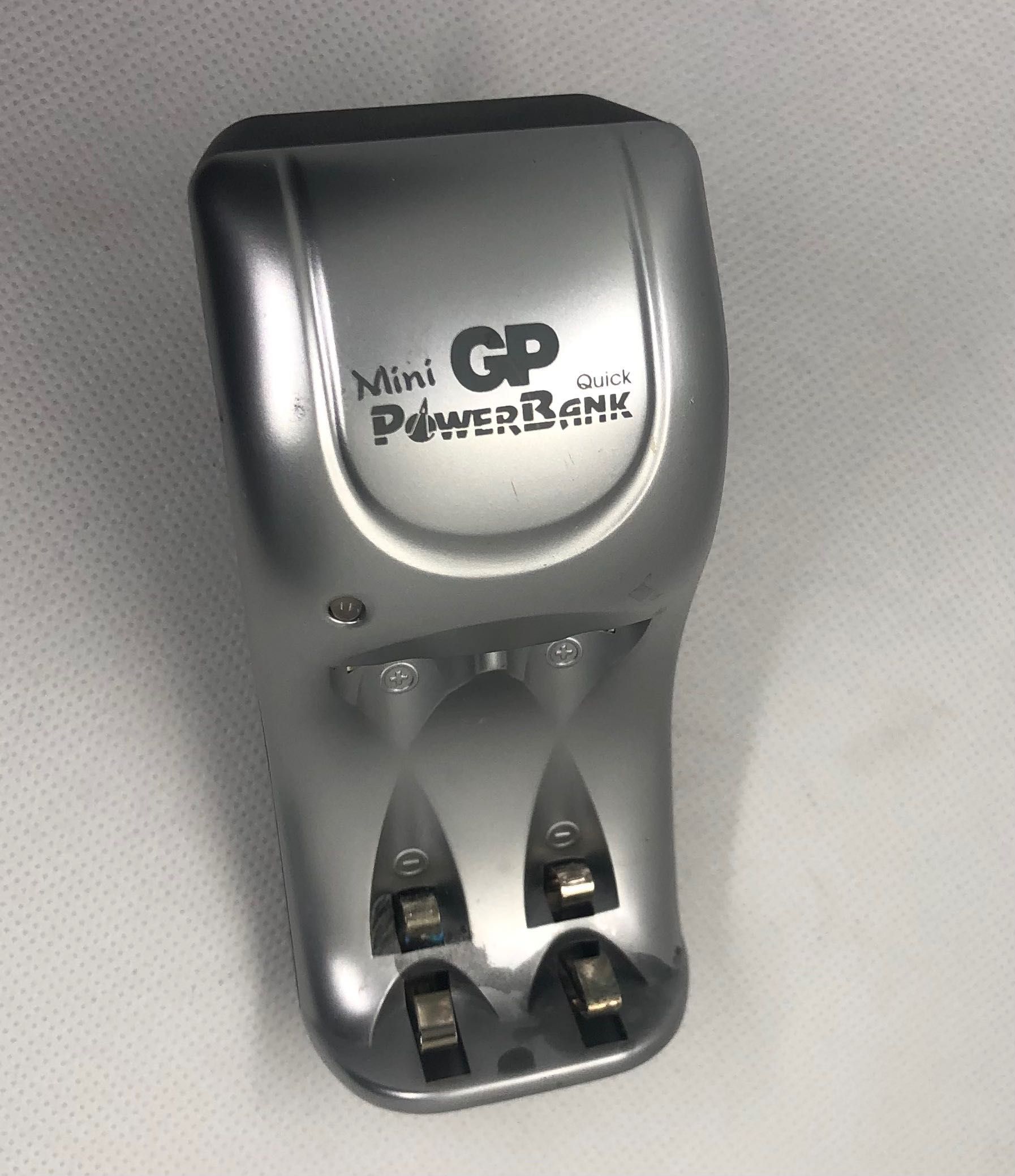 2 бр. за 5 лв. зарядно за батерии GP PowerBank Mini Quick (GPPB25GS)