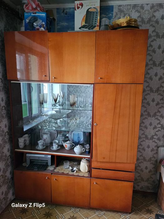 Сервант в отличном состоянии