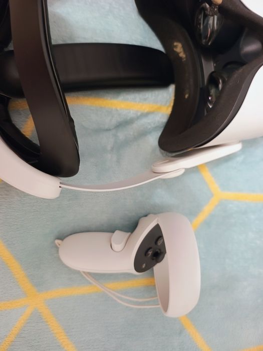 Vând Casca VR Oculus Quest 2 64gb