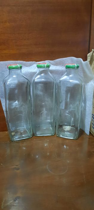 3 бутылки 1л под  сыпучие продукты.(цена за все)