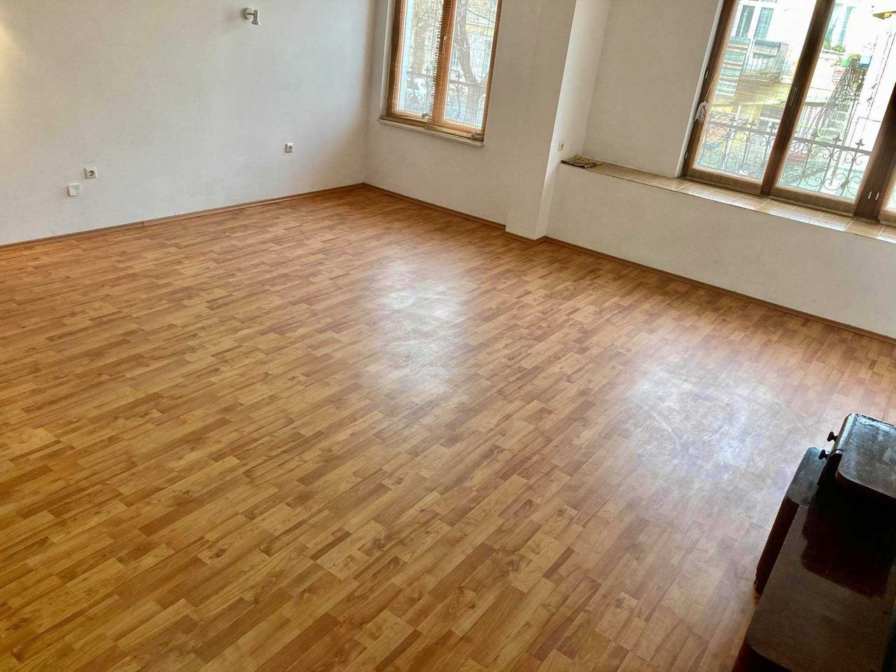 Дава се под наем Тристаен апартамент в Бургас, Център - 90 кв.м за 250 € - Снимка #11