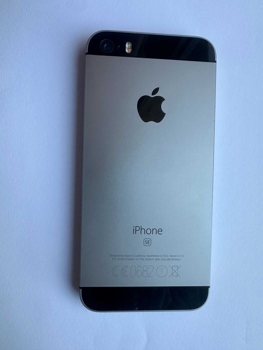 КАТО НОВ !!! iPhone SE - ЧЕРЕН - 16GB - Фабрично Отключен