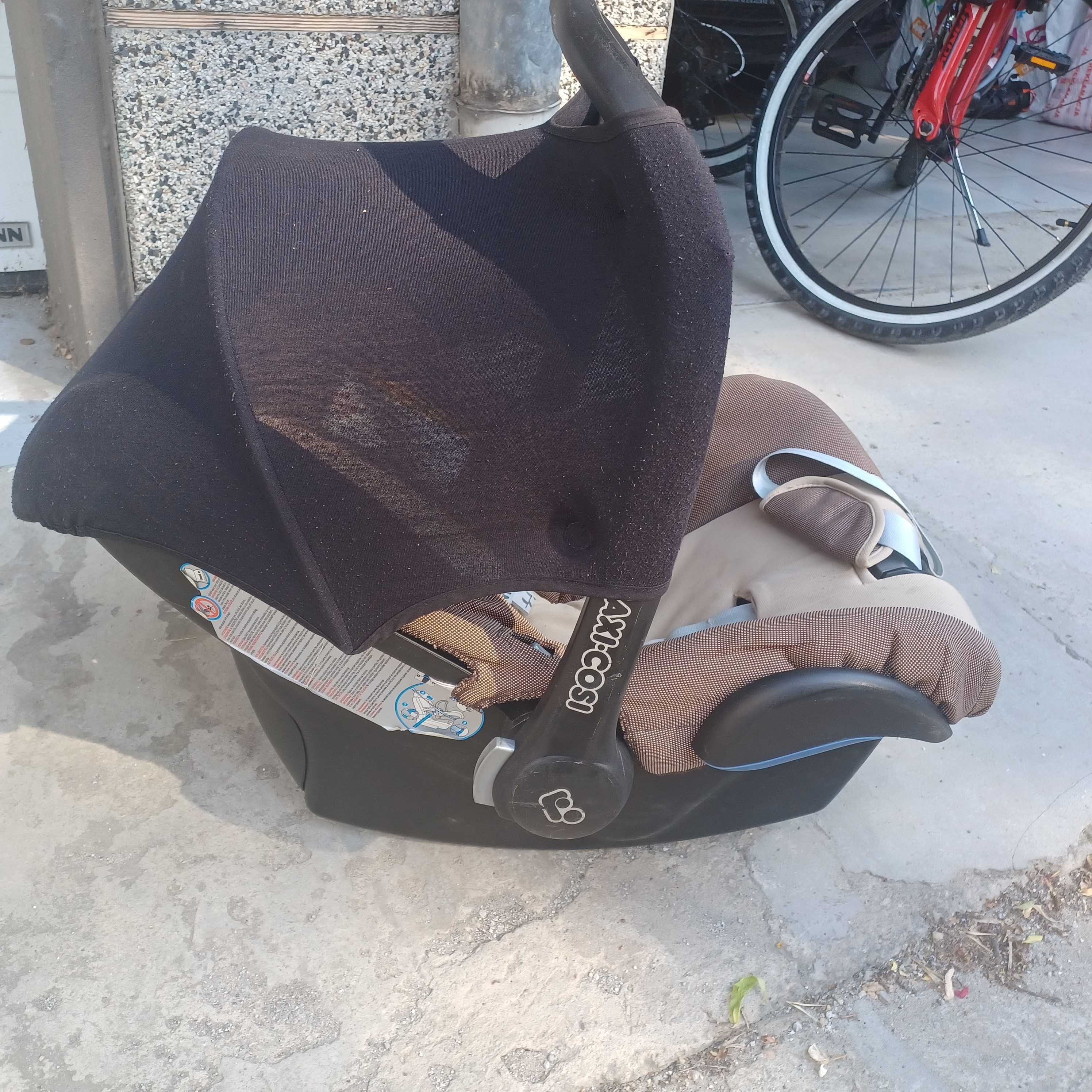 Детско столче за кола Maxi Cosi 0-13 кг в много добро състояние