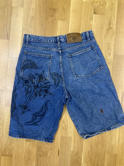 Бермуди с графичен детайл