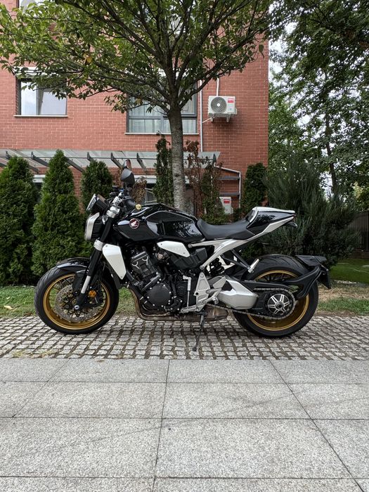 Honda CB1000R 03.2023 5000 km in garantie pana in 2027